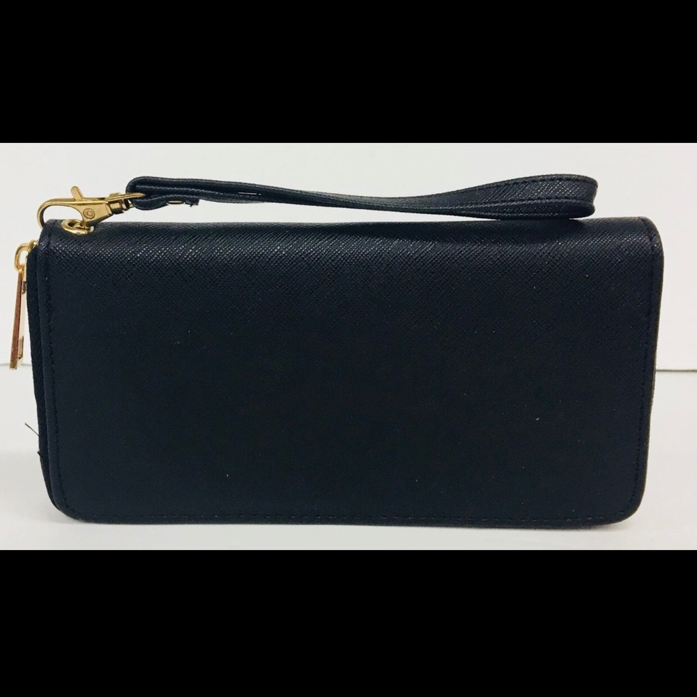 Black wristlet wallet